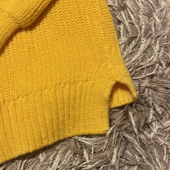 BOOHOO Yellow Long Sleeve V Neck Sweater Size M/L‎ - Picture 7 of 7